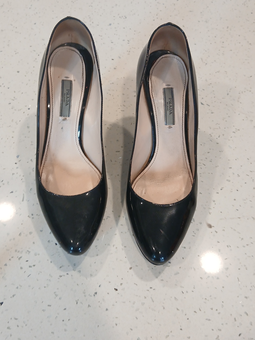 Prada black patent leather pumps size Eu 40
